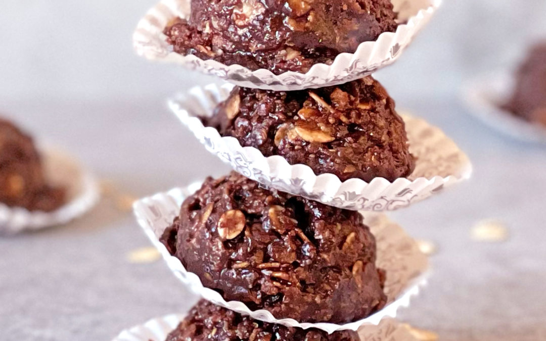 „no bake“ Cookies mit Hafer, Erdnussbutter und Schokolade, vegan